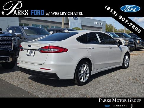 Certified 2020 Ford Fusion SE image 4