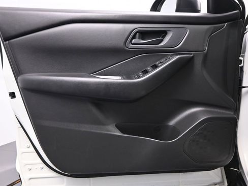 Used 2024 Nissan Rogue S image 37