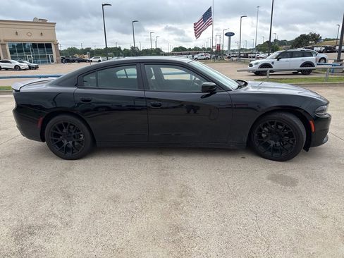 Used 2022 Dodge Charger SXT w/ Blacktop Package RWD image 17