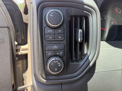 Used 2022 Chevrolet Silverado 1500 Custom Trail Boss AWD/4WD image 19