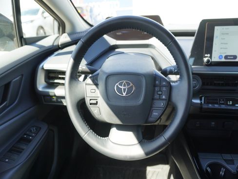 Used 2025 Toyota Prius LE FWD image 14