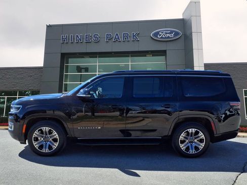 Used 2024 Jeep Wagoneer Series II w/ Flexible Seating Group image 4