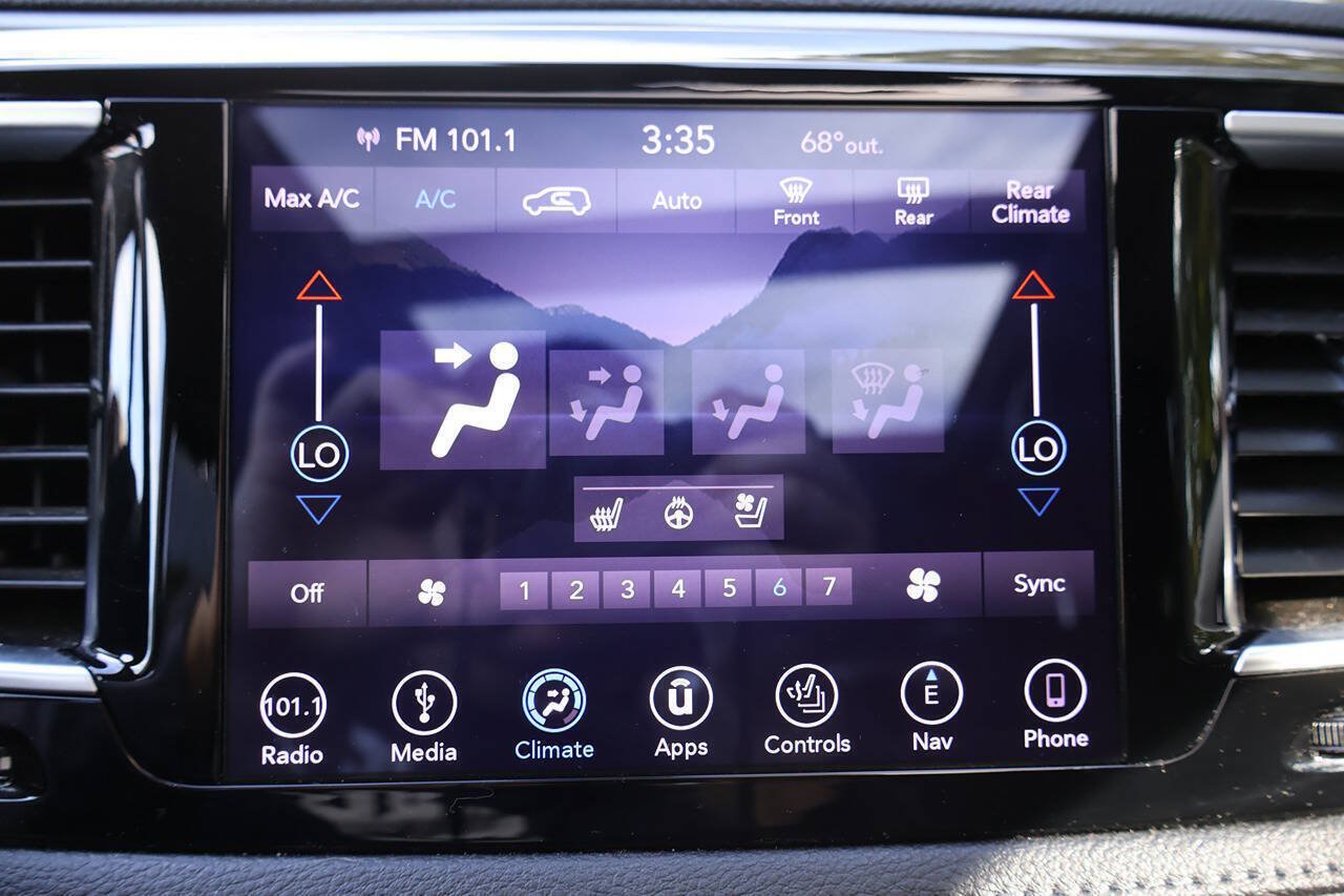 Used 2018 Chrysler Pacifica Limited FWD image 39