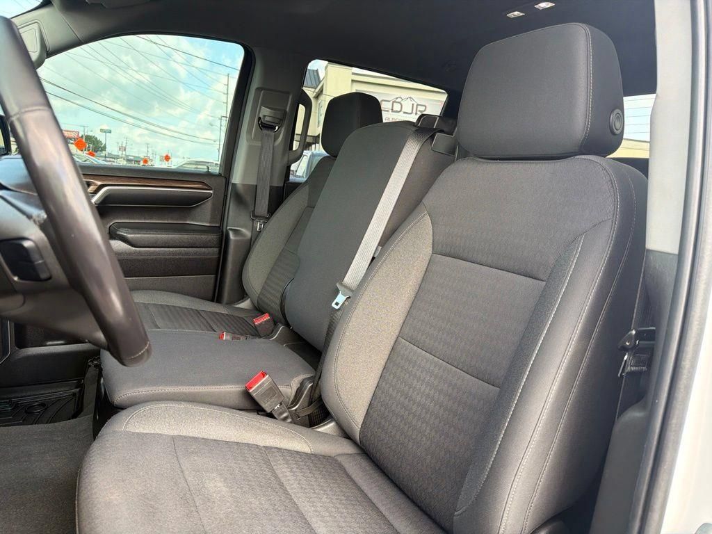 Used 2022 Chevrolet Silverado 1500 LT AWD/4WD image 31