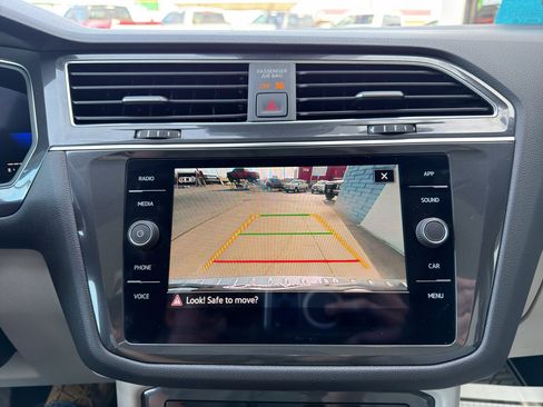 Used 2022 Volkswagen Tiguan SE AWD/4WD image 21