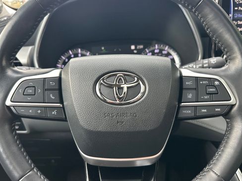 Used 2022 Toyota Highlander Platinum image 25