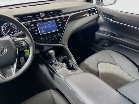 Used 2018 Toyota Camry LE FWD image 21