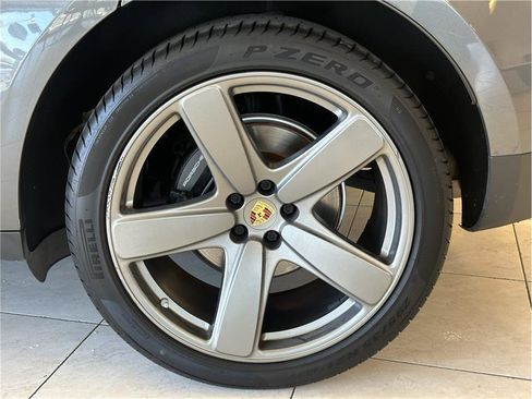 Used 2018 Porsche Macan Sport Edition image 9