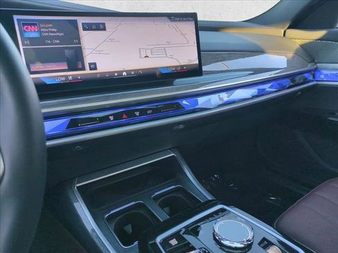 Certified 2025 BMW 750e xDrive w/ Premium Package AWD/4WD image 15