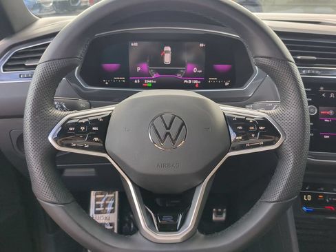 Certified 2022 Volkswagen Tiguan SE R-Line FWD image 30