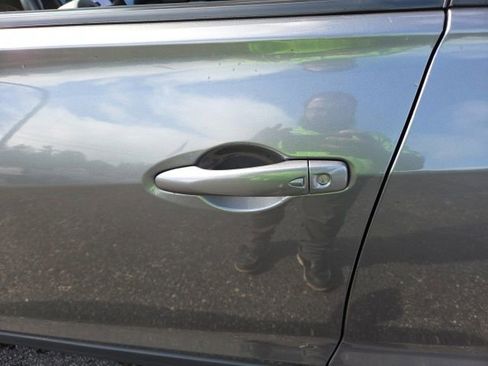 Used 2019 Nissan Kicks SV FWD image 33