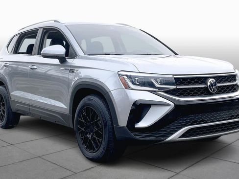 Used 2022 Volkswagen Taos SEL image 3