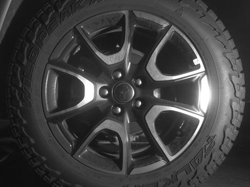 Used 2025 Jeep Compass Trailhawk AWD/4WD image 14