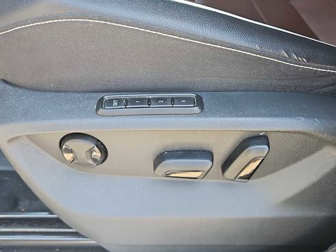 Used 2022 Volkswagen Tiguan SEL R-Line image 14