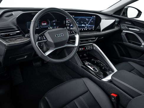 Certified 2025 Audi Q5 Premium Plus w/ Premium Plus AWD/4WD image 8