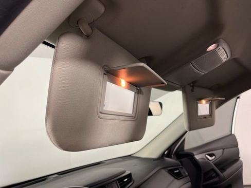 Used 2018 Nissan Rogue SV FWD image 35