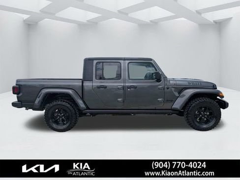 Used 2021 Jeep Gladiator Sport AWD/4WD image 2