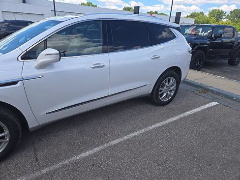 Used 2024 Buick Enclave Essence w/ Experience Buick Package AWD/4WD image 5