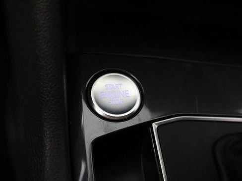 Used 2020 Volkswagen Tiguan SE image 38