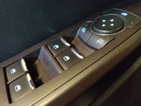 Used 2020 Ford Explorer XLT w/ Equipment Group 202A image 27