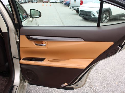 Used 2016 Lexus ES 350 w/ Premium Package w/Wood Trim image 14