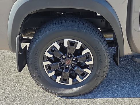 Used 2024 Nissan Frontier PRO-4X w/ Technology Package image 7