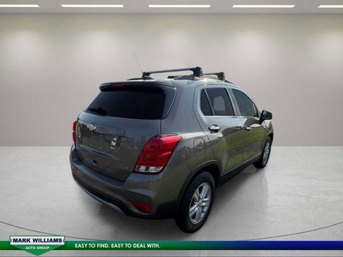 Used 2020 Chevrolet Trax LT w/ Sun & Sound Package FWD image 3