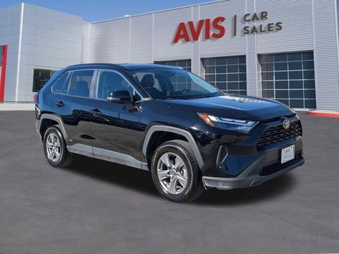 Used 2025 Toyota RAV4 XLE image 3