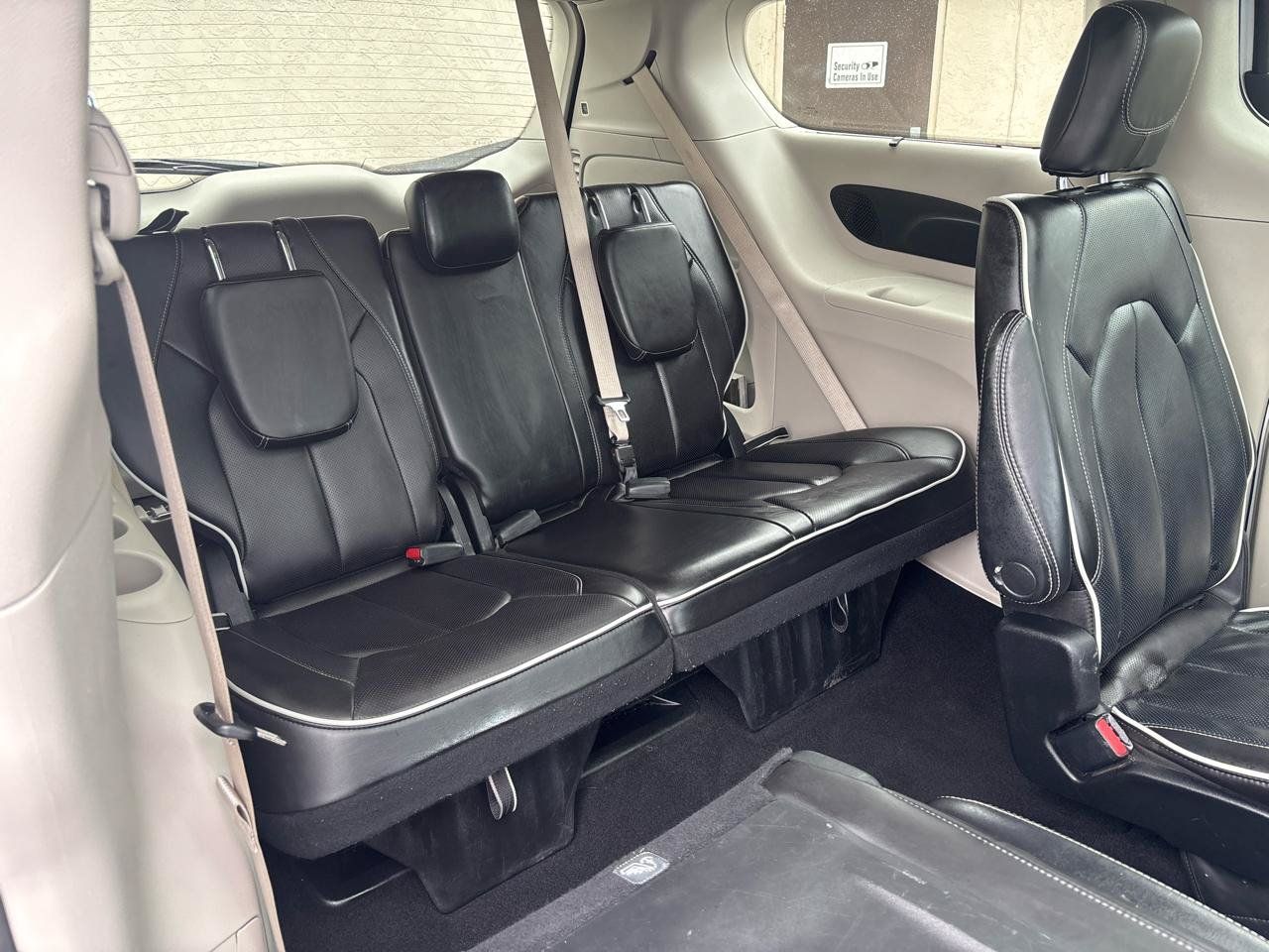 Used 2023 Chrysler Pacifica Limited FWD image 40