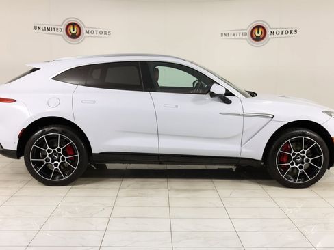 Used 2021 Aston Martin DBX image 2