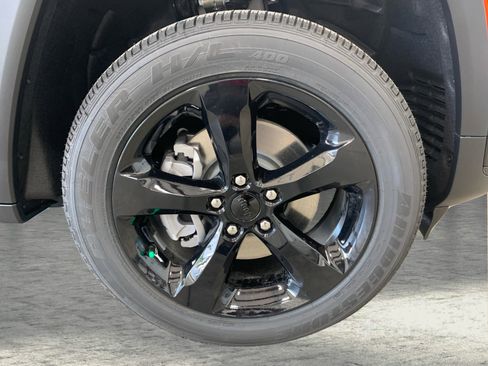 New 2025 Jeep Grand Cherokee L Altitude image 23