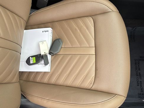 Used 2025 Kia Sorento SX Prestige w/ Olive Brown Leather Package AWD/4WD image 11