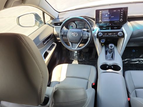 Certified 2022 Toyota Venza XLE AWD/4WD image 16