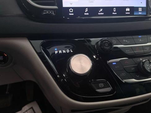 Used 2024 Chrysler Pacifica Touring-L FWD image 33