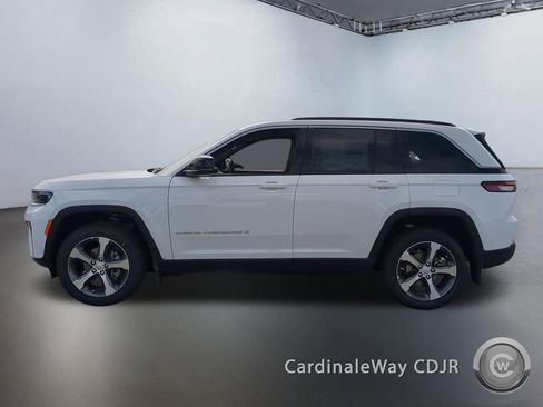 New 2026 Jeep Grand Cherokee Limited w/ Luxury Tech Group II AWD/4WD image 5