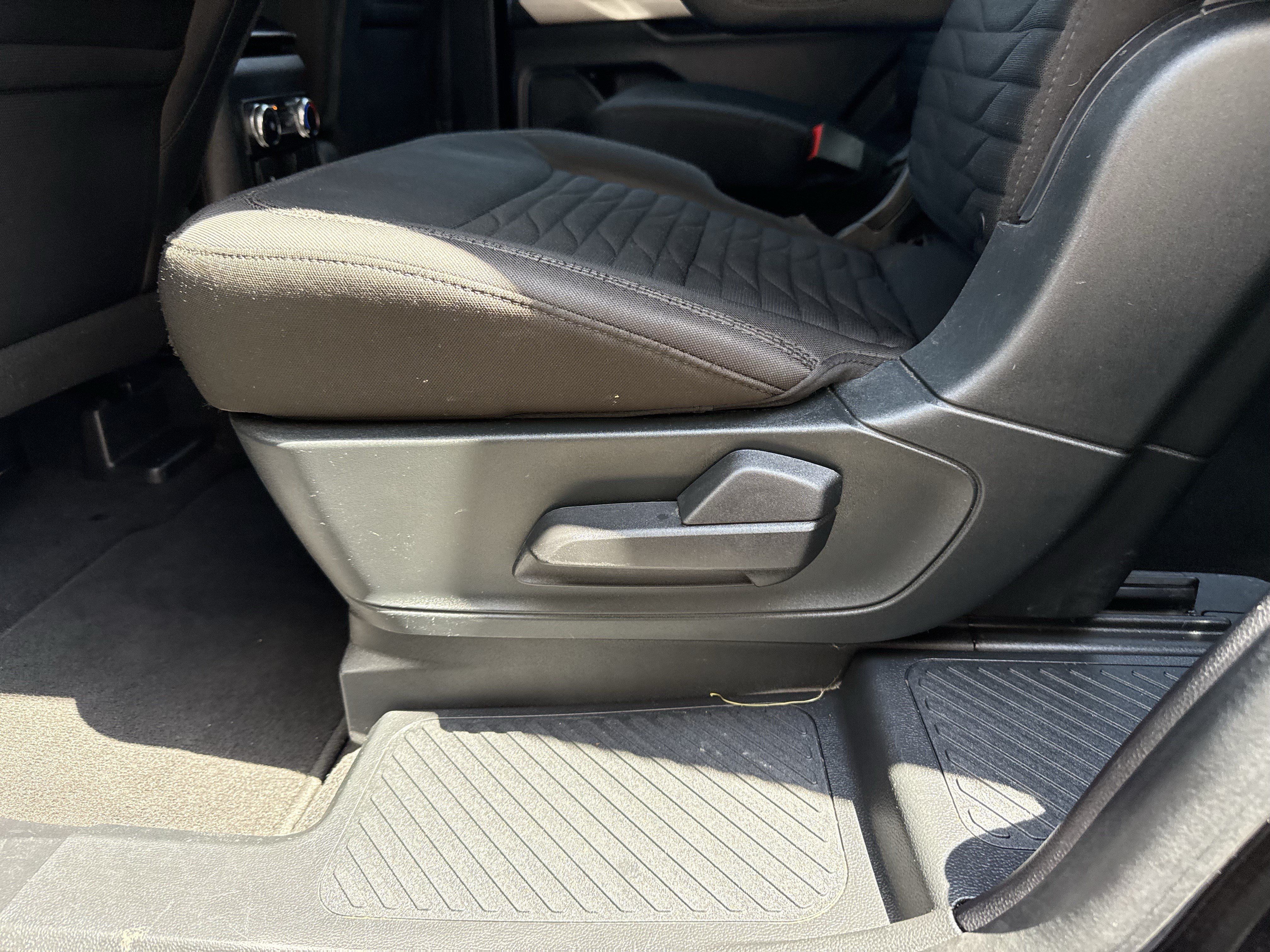 Used 2021 Ford Explorer XLT RWD image 19