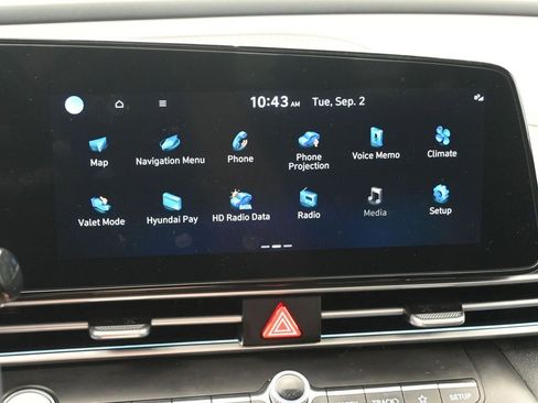 Used 2023 Hyundai Elantra Limited w/ Cargo Package image 15