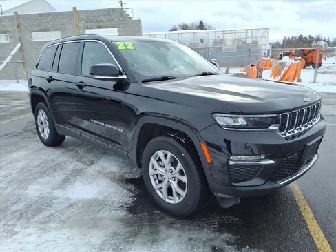 Used 2022 Jeep Grand Cherokee Limited image 3