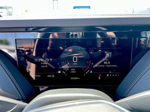 Used 2025 GMC Yukon XL AT4 w/ AT4 Premium Package AWD/4WD image 11