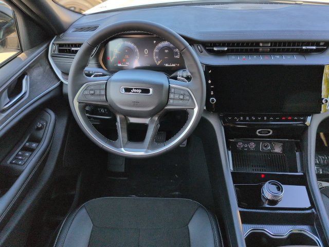New 2027 Jeep Grand Cherokee Altitude RWD image 14