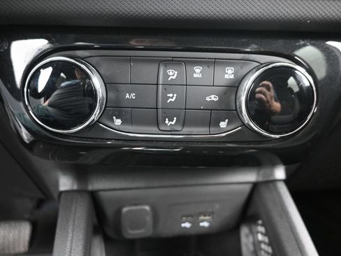 Used 2024 Chevrolet TrailBlazer LT w/ LT Cold Weather Package FWD image 20