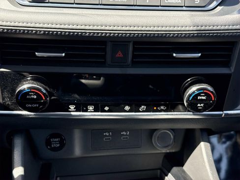 Used 2026 Nissan Rogue SV AWD/4WD image 11