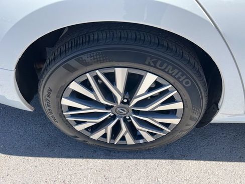Used 2025 Nissan Altima 2.5 SV FWD image 18