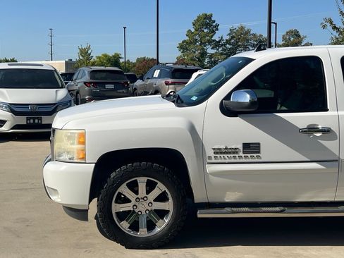 Used 2009 Chevrolet Silverado 1500 LT w/ Texas Edition RWD image 8