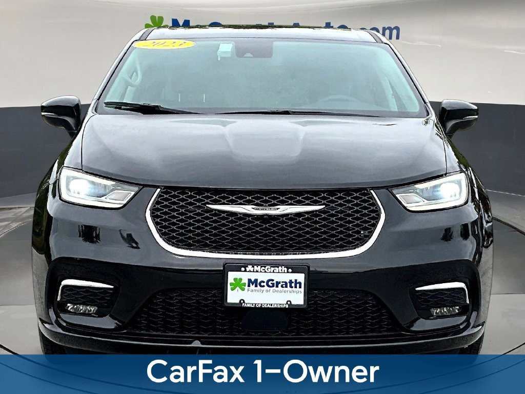 Used 2023 Chrysler Pacifica Touring-L FWD image 2