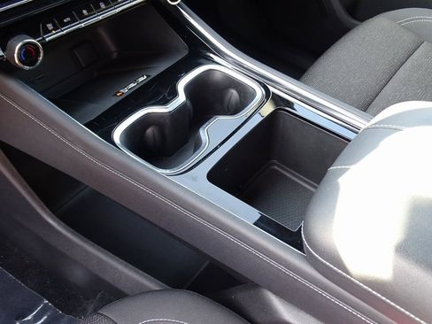 Used 2025 Chevrolet Traverse LT image 22