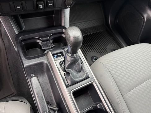 Used 2022 Toyota Tacoma SR5 AWD/4WD image 24
