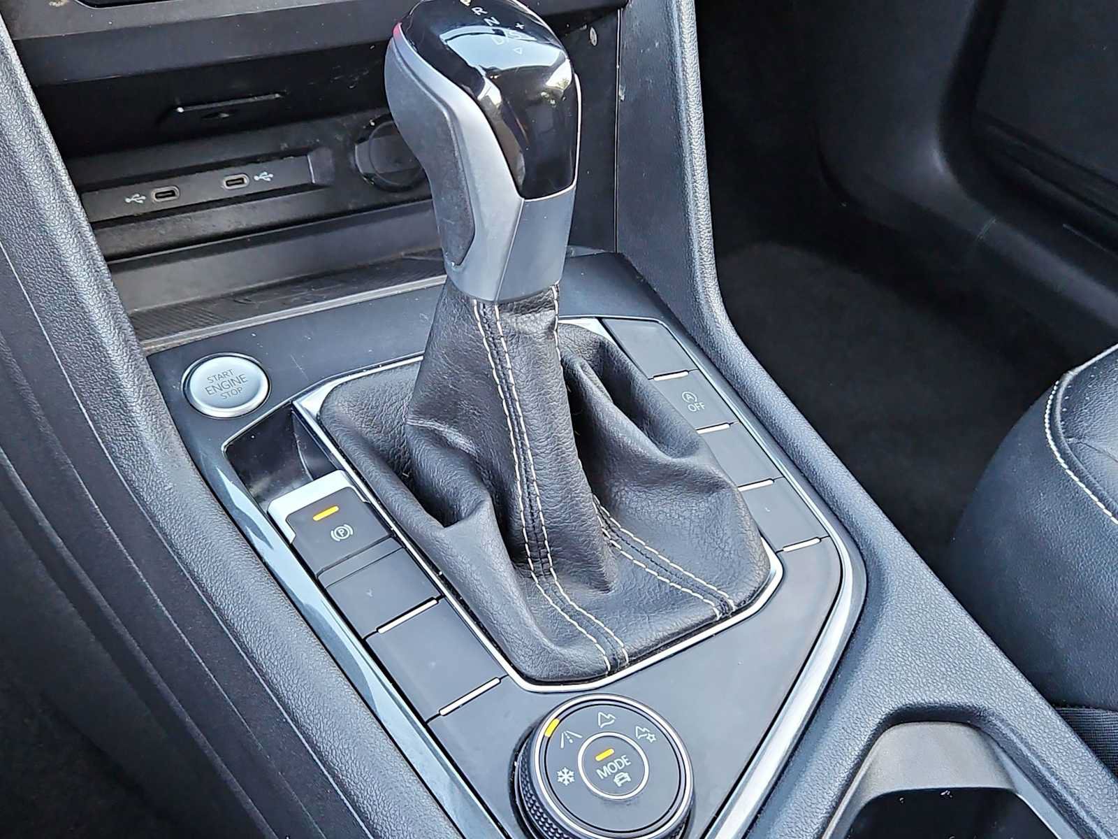 Used 2024 Volkswagen Tiguan SE AWD/4WD image 31