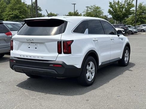 Used 2022 Kia Sorento LX FWD image 2