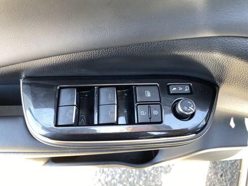 Used 2024 Toyota Crown AWD/4WD image 18